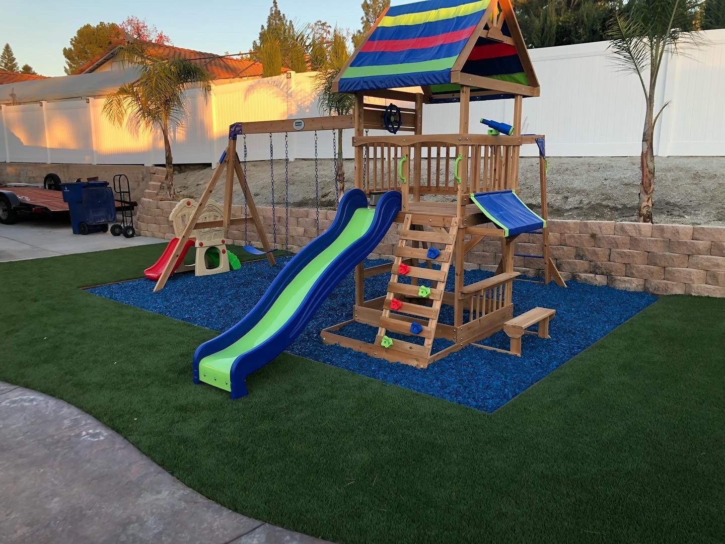 Blue Rubber Mulch 20Lb