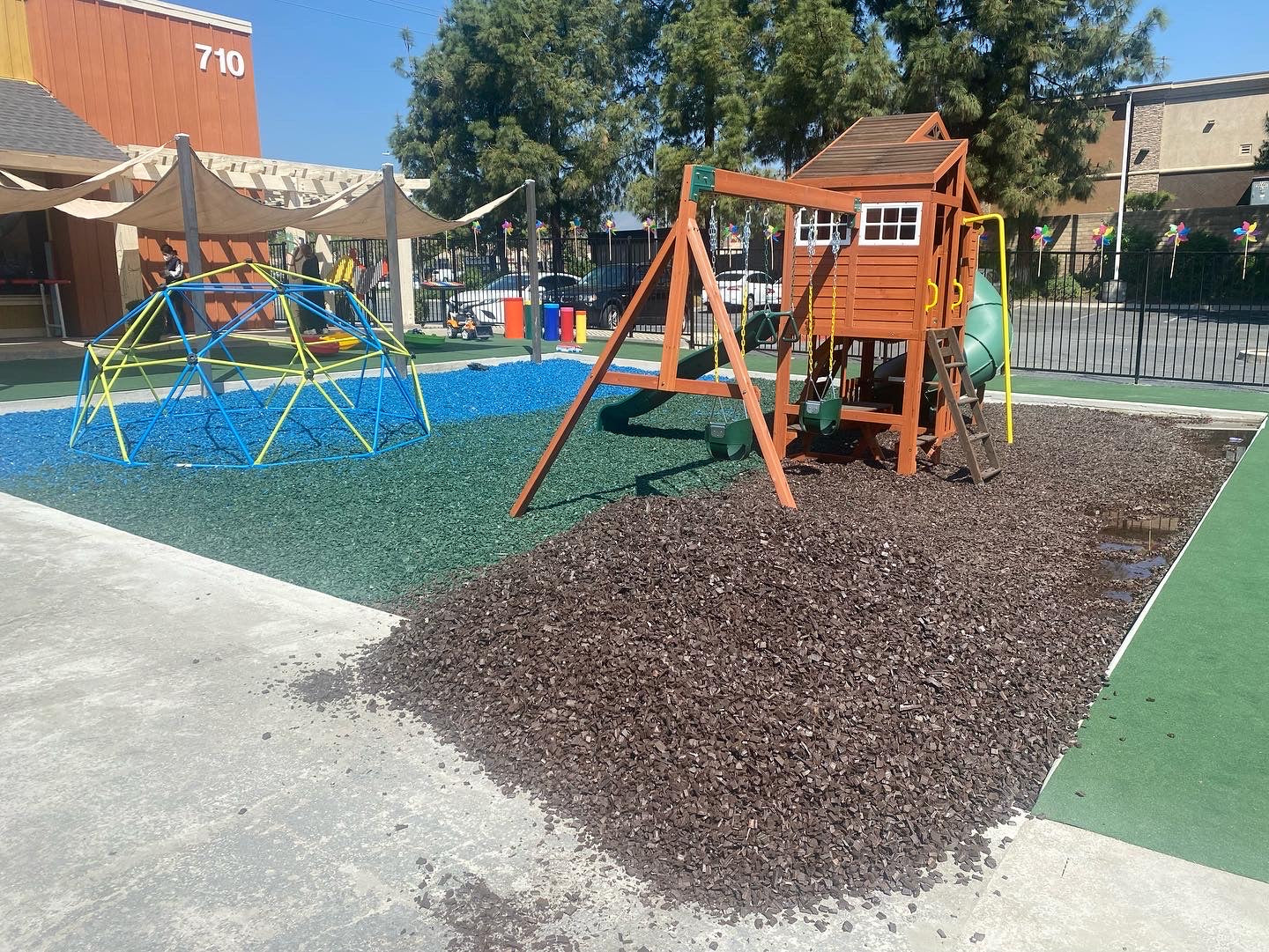 Brown Rubber Mulch 20Lb