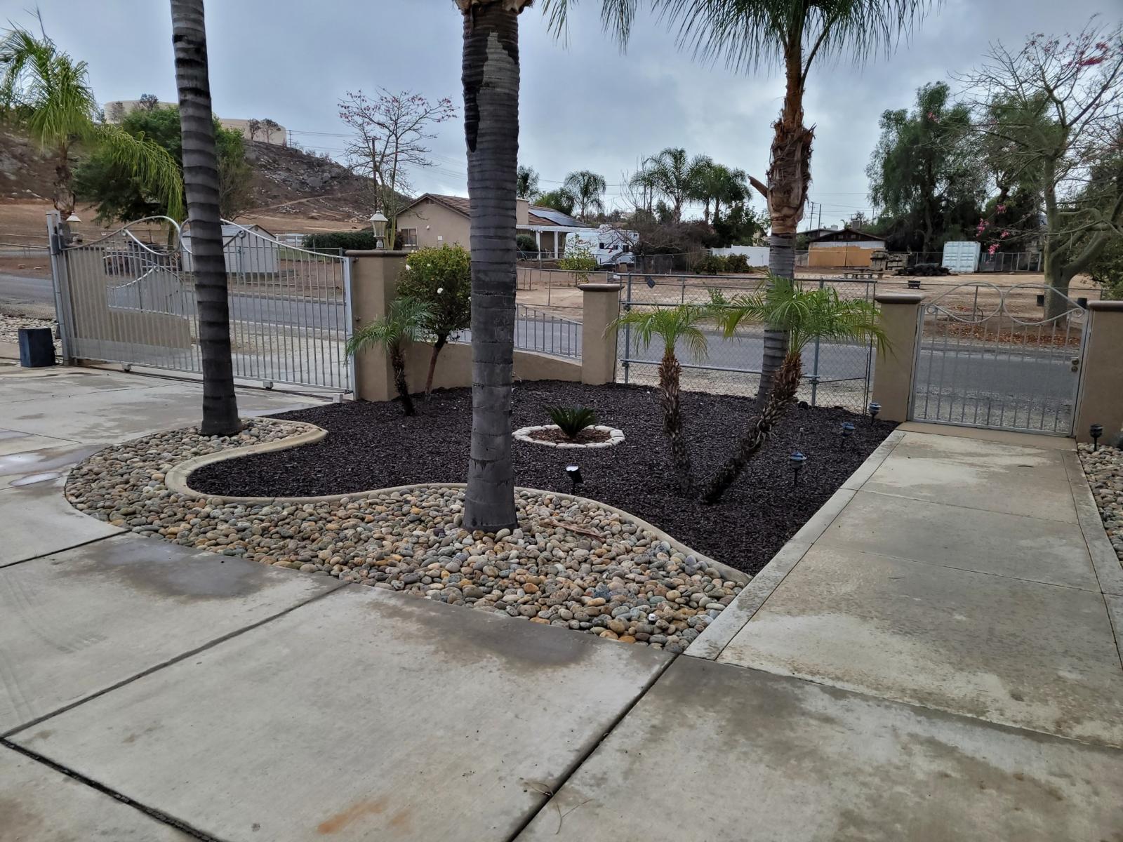 Black Rubber Mulch 20Lb