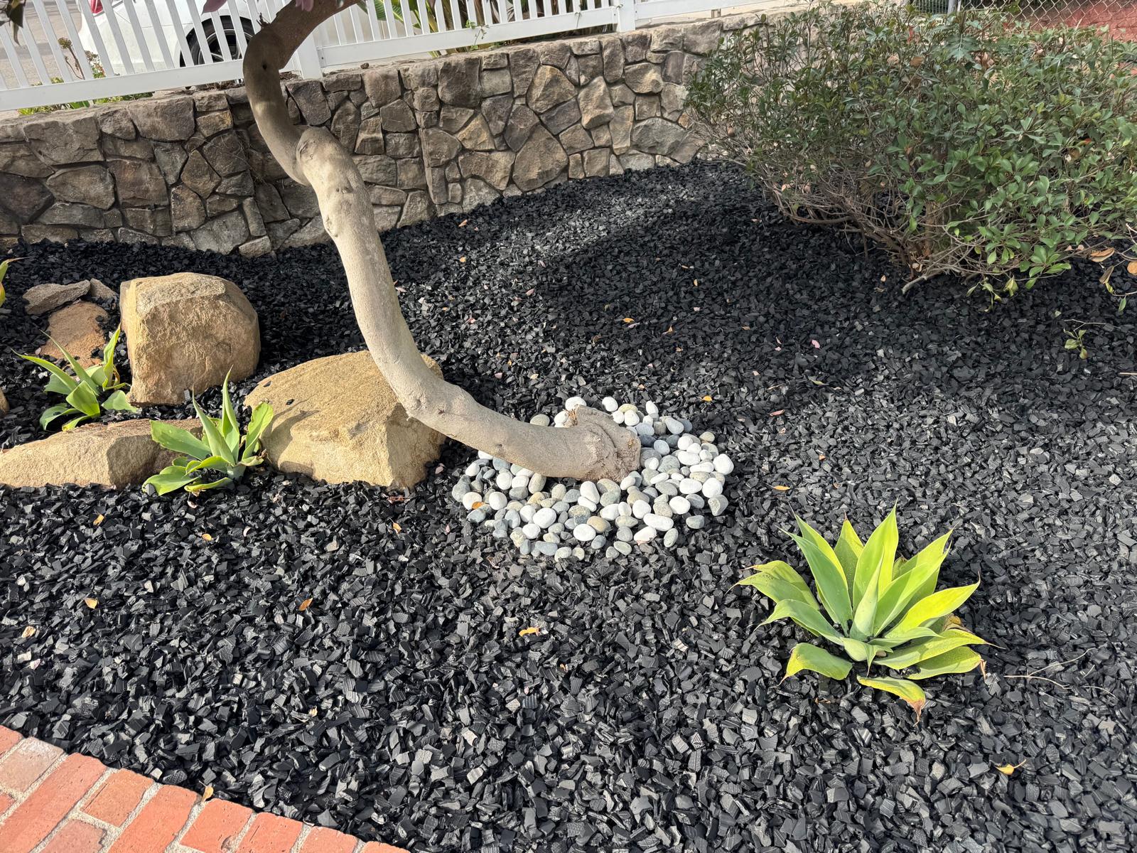 Black Rubber Mulch 20Lb