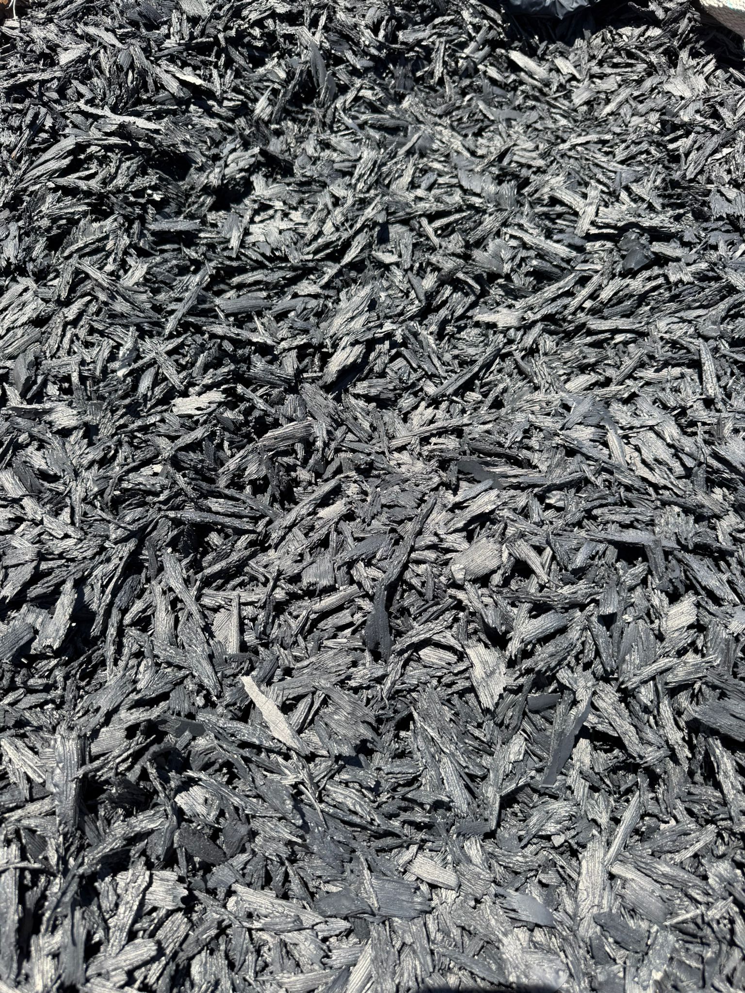 Black Rubber Mulch 20Lb - Shredded